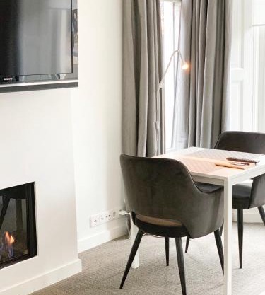 b&b het Herenhuys aan de historische gracht van Kollum