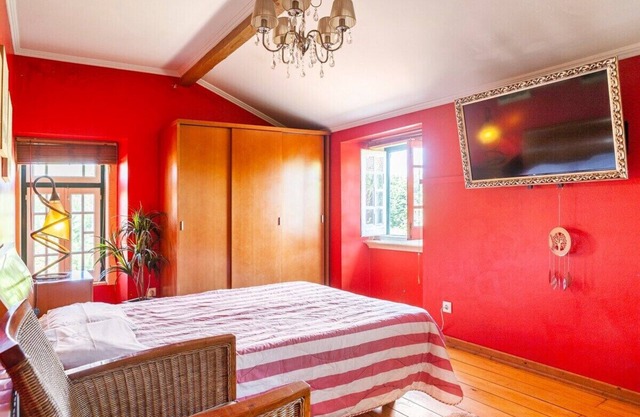 B&B Red Room Modern Style