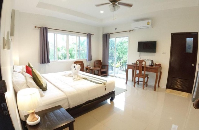 Baan Glangsuan Bang Kobua