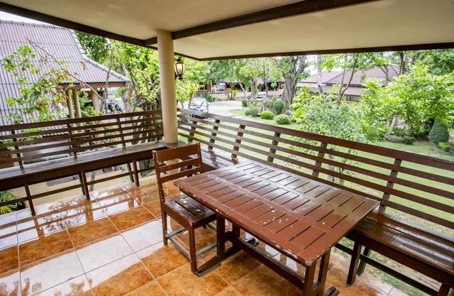 Baan Kasemsuk Resort