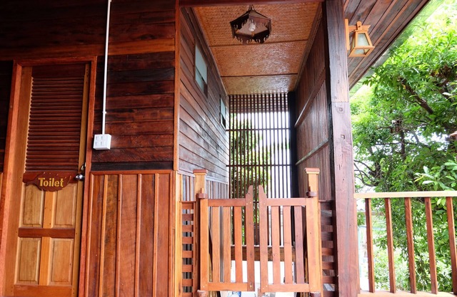 Baan Kun Tuad Ko Si Chang