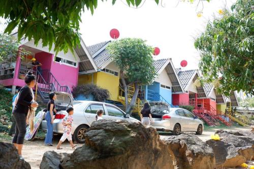 Baan Rai Pray Rung Kaeng Krachan