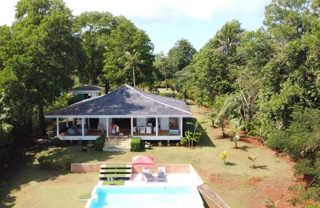 Baan Zourite seaview villa