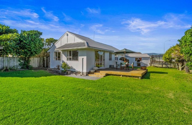 Babbacombe Bach - Otaki Beach Holiday Home