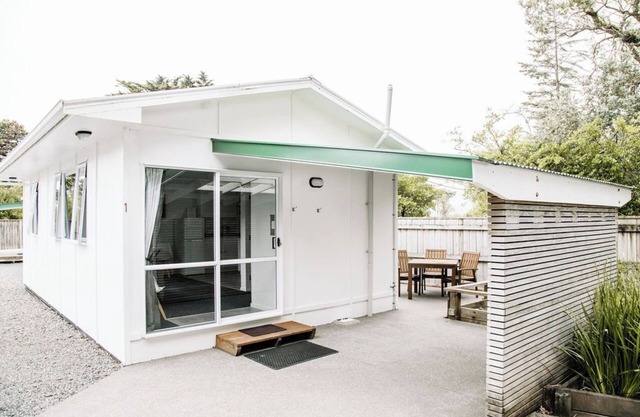 Bach 1 - Loburn Bach Accommodation, in the Lake Ferry Village