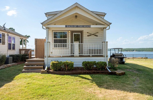 Back of the Moon at CrossTimbers Marina