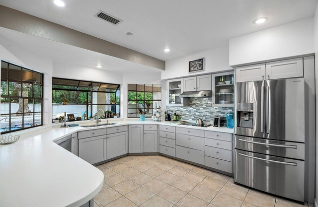 Backyard Retreat + Pets Welcome & Near Golf and Spring Training! Desert Star