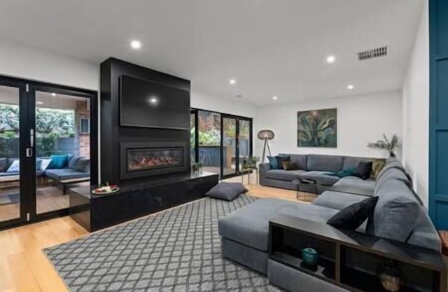 Badger House - Stunning Entertainer + Fire