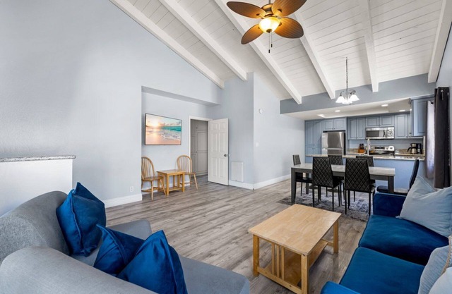 Balboa Peninsula Hidden Gem with Private Balcony & Stunning Views