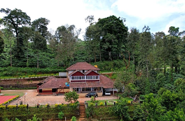 Balekhan Homestay - Heritage & Mountain View