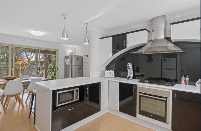 Bali in Wool bay - 5 minutes walk to the beach and jetty