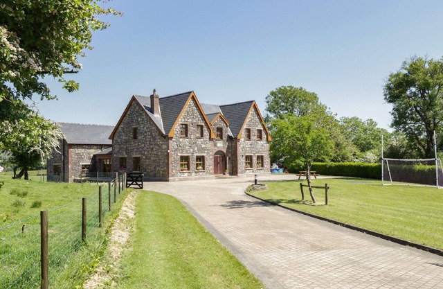 BALLYBOY VIEW, family friendly in Manorhamilton, County Leitrim