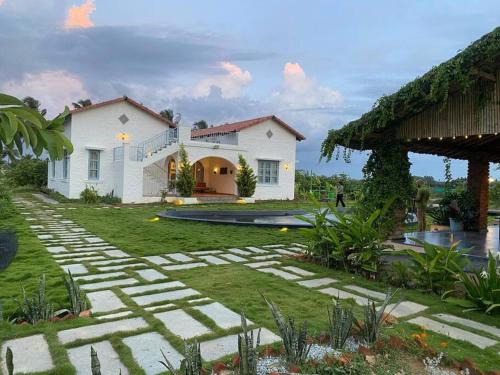 Bangalore Farm house stay 12 members 3 acres