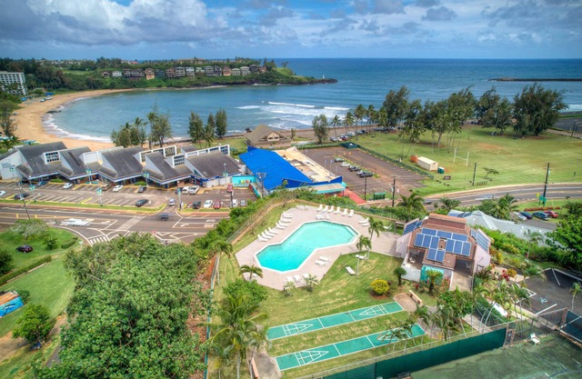 Banyan Harbor #F71, Walk to Beach, Wifi, AC, Pool, Parking, Laundry