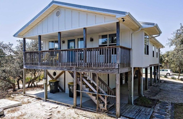 Barefoot Days Beach Cottage in Surfside Shores by Prickett Properties