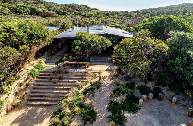 Barefoot in Blairgowrie - relaxed holiday home.