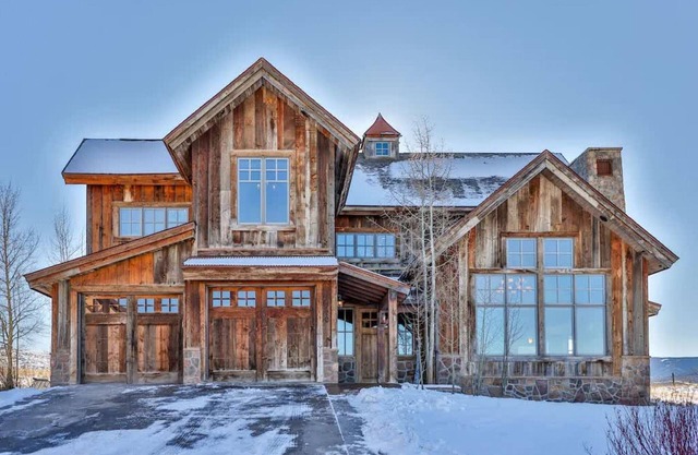 Barnwood Beauty- Luxury Familiy & Pet Friendly Granby Mountain Retreat
