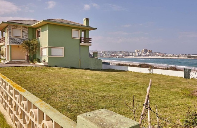 Barreiros. House - Villa in 1st line of beach - Playa de Altar.