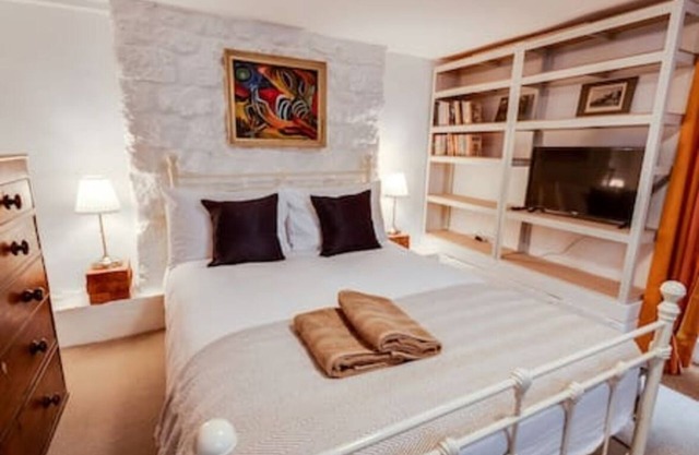 Basement Studio in Summertown with kitchenette