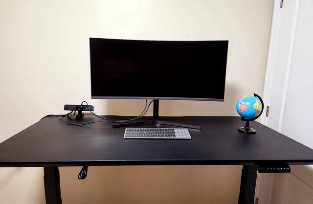 Basement Studio w/Den & Kitchenette