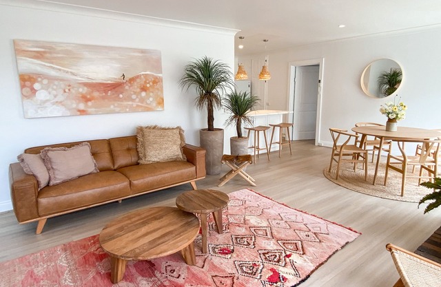 BASK - Great Location. 100m from cafes & shops. 150m from beach!