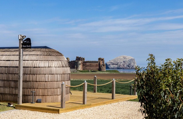 Bass Rock Cabin (sea views)