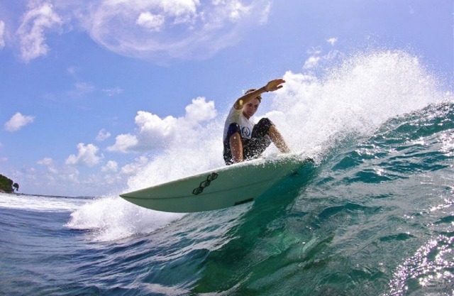 BATUTA MALDIVES SURF VIEW - BEACH FRONT HOLIDAY HOUSE
