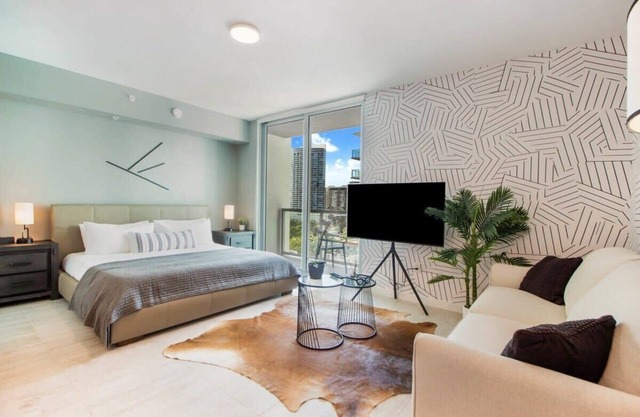 Bay & Pool Views Beautiful Studio-Miami Design Dst