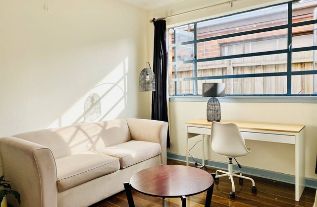 Bay Rd | Kids & Pet Friendly | Free Parking