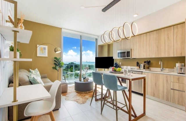 Bay Views! Tropical Miami Studio-Miami Design Dist