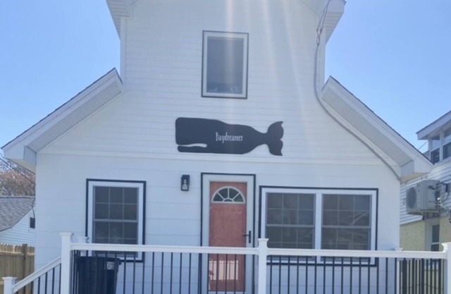 BAYDREAMER is PET FRIENDLY and close to the water