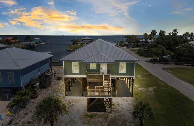 Bayfront Home with Beach Access