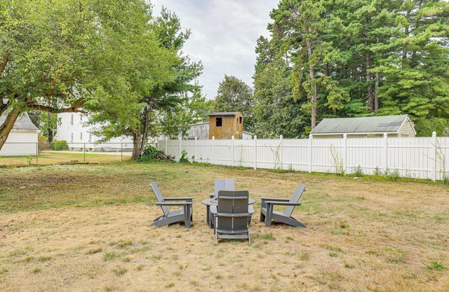 BBQ Ready: Historic Apt 3 Mi to Dtwn Manchester