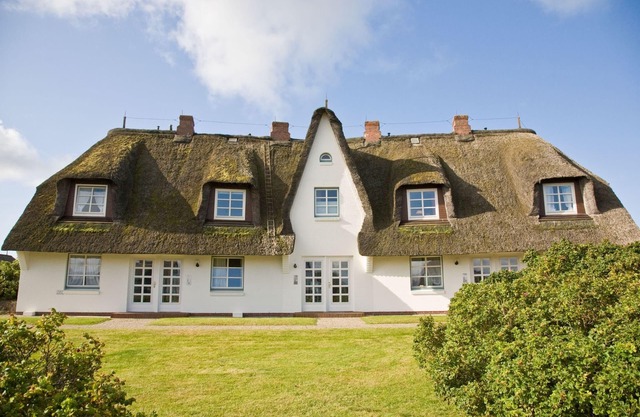 Beachfront 3-room apartment with approx. 55 m² under thatch, for up to 4 people