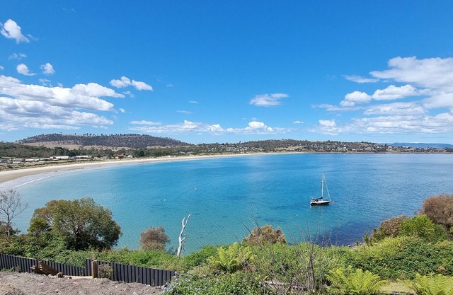 Beach bliss with panoramic viewsnEntire home in Primrose Sands, Australia