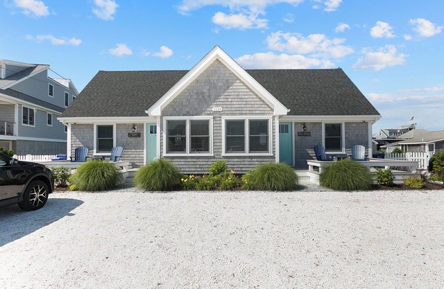 Beach Condo ! Across From East Matunuck State Beach !