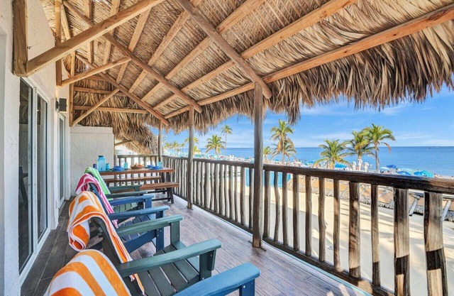 Beach Condo - Hollywood Beachfront & Broadwalk