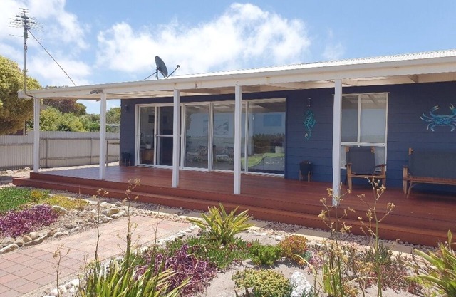Beach Front Blue - Absolute beachfront holiday home *OFF PEAK SPECIAL*