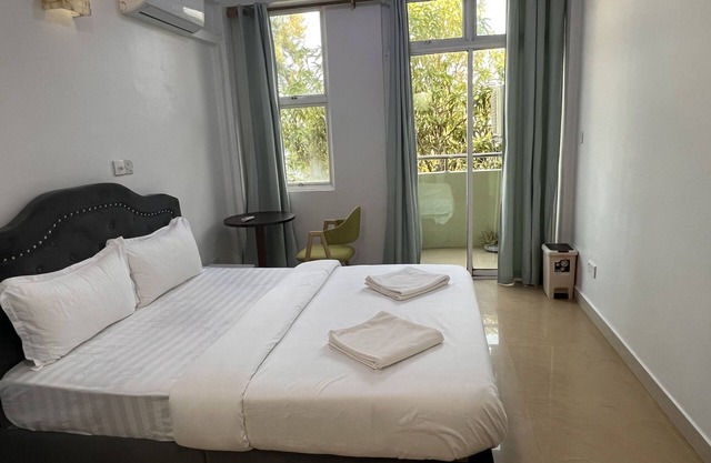 Beach Front Room 15 Minutes Taxi From Airport