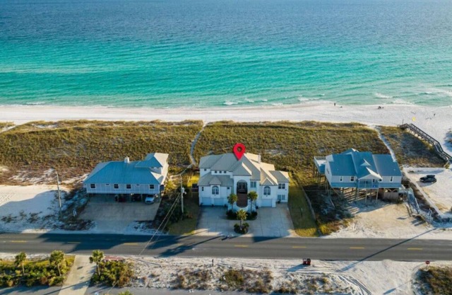 Beach Front, Sleeps 19, the FUN beach home. Perfect for big groups. pets okay