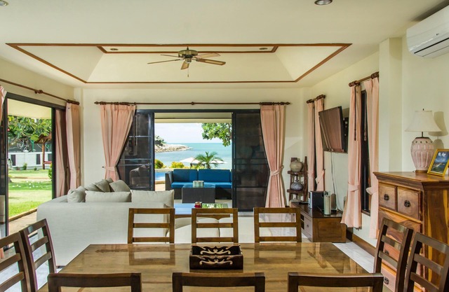 Beach front villa with private pool and 5 bed rooms with stunning view in resort