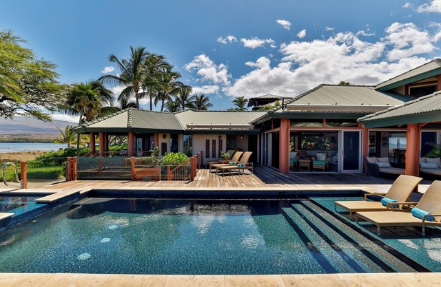 Beach Front w/heated salt water pool and hot tub