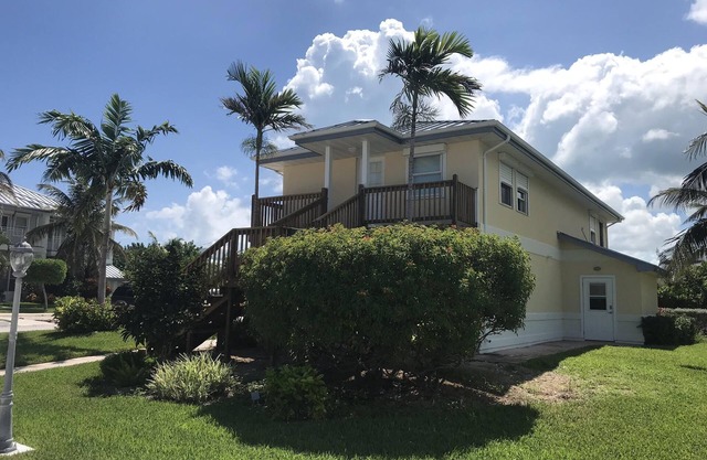 Beach front1 bedroom with pool