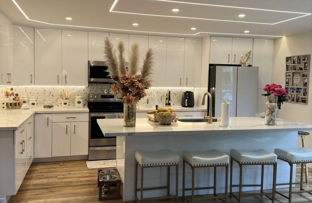 Beach House,2 minutes walking to the beach and Restaurant The Beach House by 604