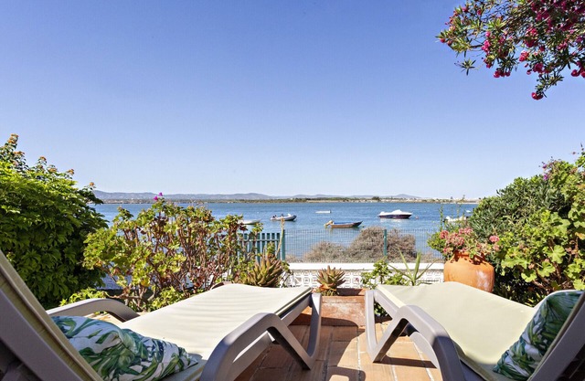 Beach house, 2 steps from the ocean!