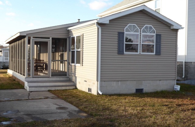 Beach House on Canal in Fenwick Island, DE minutes from beach and Ocean City, MD