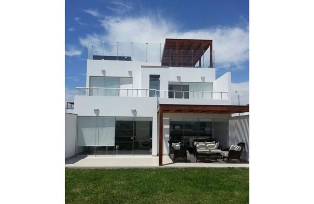 Beach House Paracas -ICA, PERU