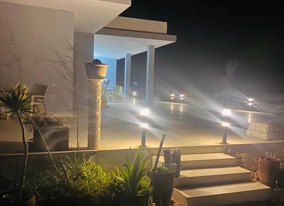 Beach house wing in kerkennah island. Fully equipped place for 4 guests and peaceful relaxing stay. Calm sea and beautiful sun rise that can be enjoyed straight on the beach or from the house terrace.