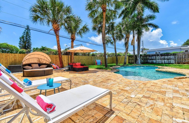★Beach Oasis | Tiki Cabana | Heated Pool | Cozy