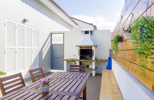 Beach House Deluxe-2 Min. Walking From the Beach, Perfect for Large Groups!